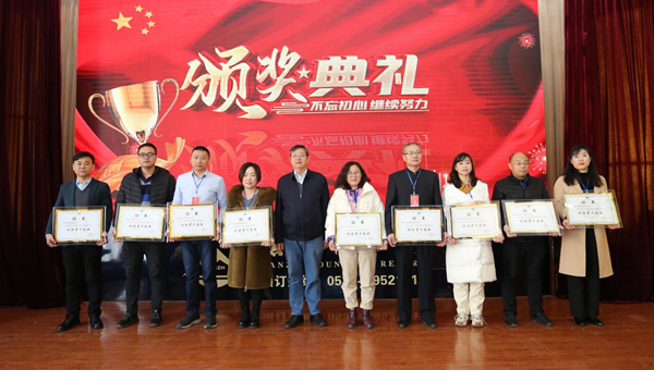 一場會議，兩項殊榮！